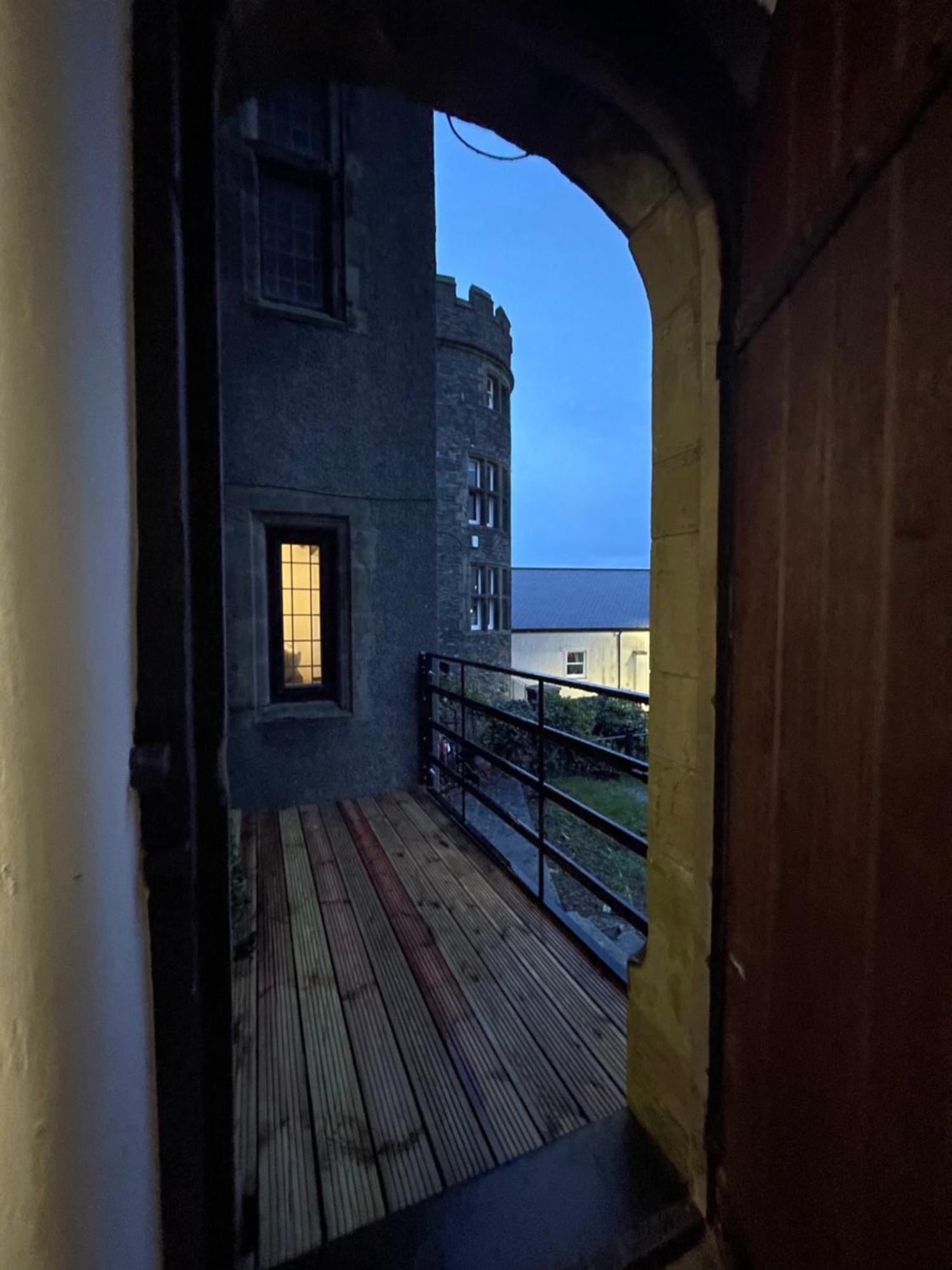Lower Harbour Watch Holyhead Esterno foto